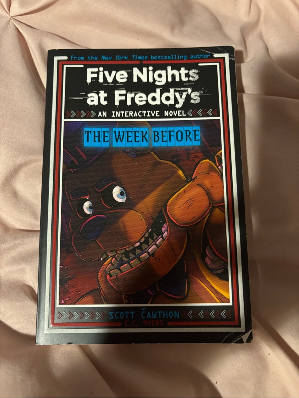 Five Nights at Freddy's: The Week Before - Interactive Novel (Black/Brown)